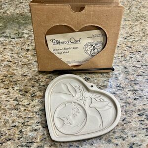 Vintage Pampered Chef Peace On Earth 2002 Stoneware Cookie Mold w/Original Box
